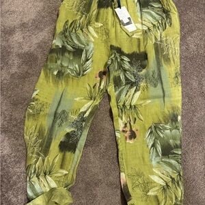 Tempo Paris Green Leaf Print Cropped Pants